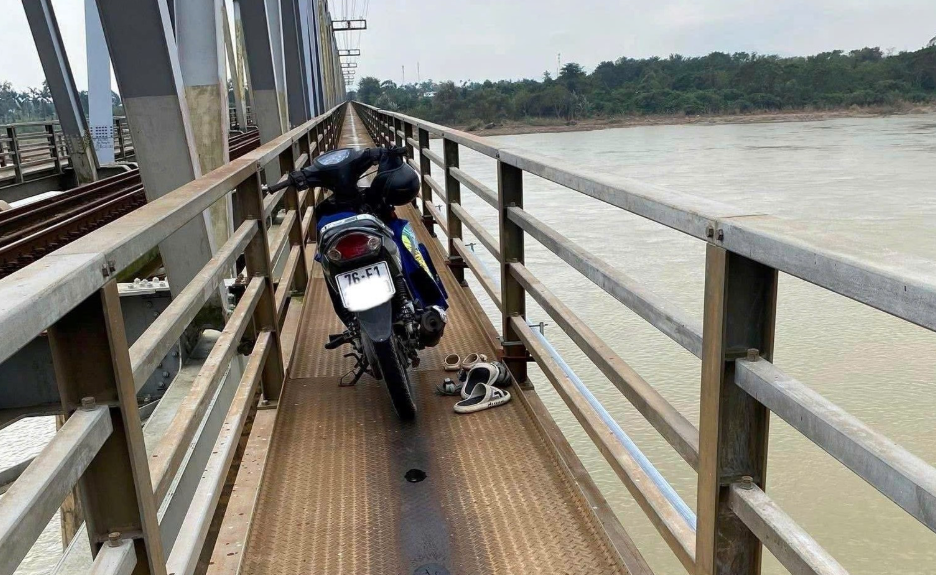 Vụ nam thanh niên ôm 2 con nhảy cầu khiến con gái 2 tuổi tử vong: Có thể đối diện mức án nào?- Ảnh 3. Vụ nam thanh niên ôm 2 con nhảy cầu khiến con gái 2 tuổi tử vong: Có thể đối diện mức án nào?- Ảnh 3.