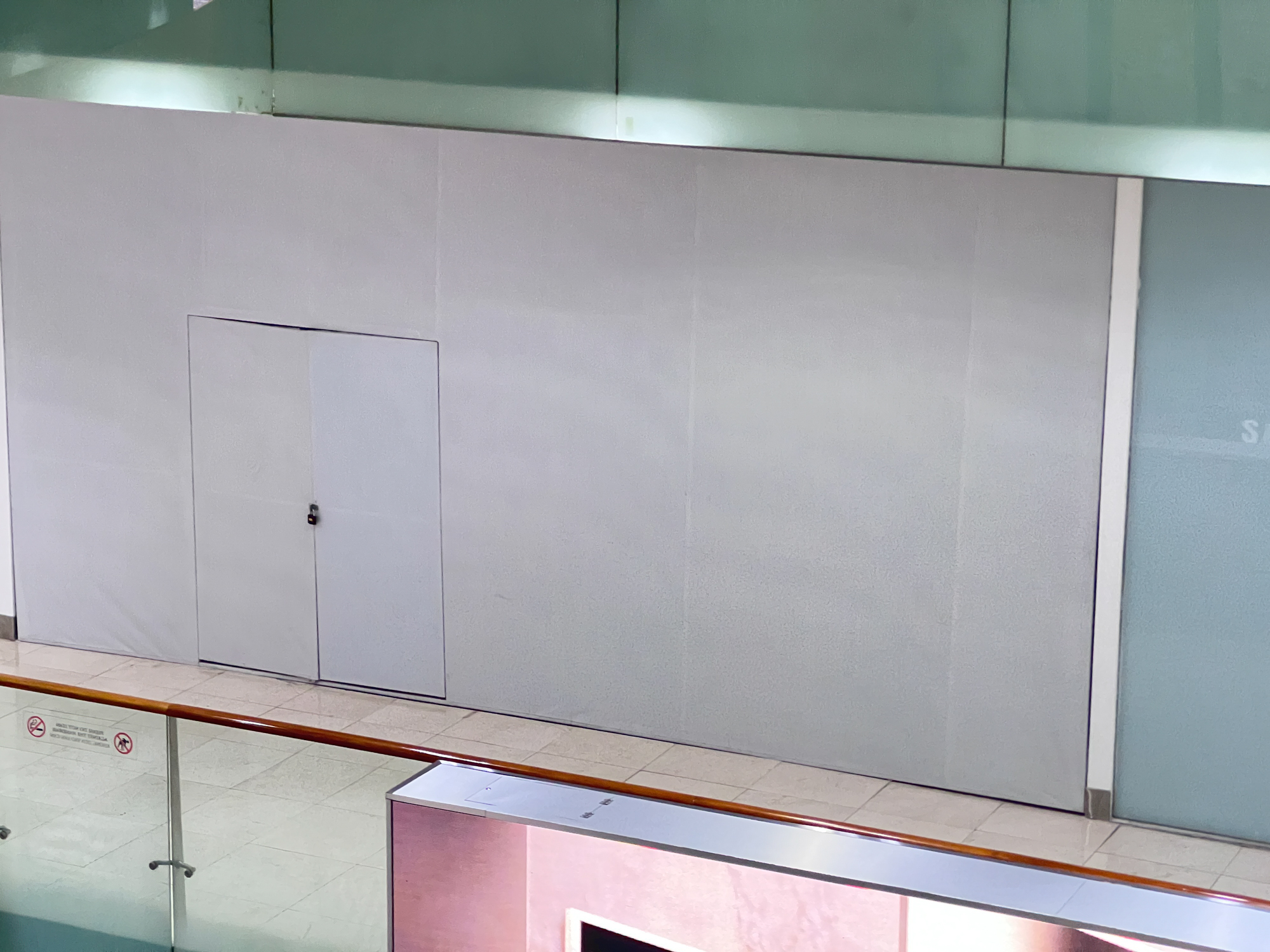 Cảnh trái ngược ở 2 tòa tháp biểu tượng ở TP.HCM: Nơi kín chỗ, nơi đìu hiu- Ảnh 3.