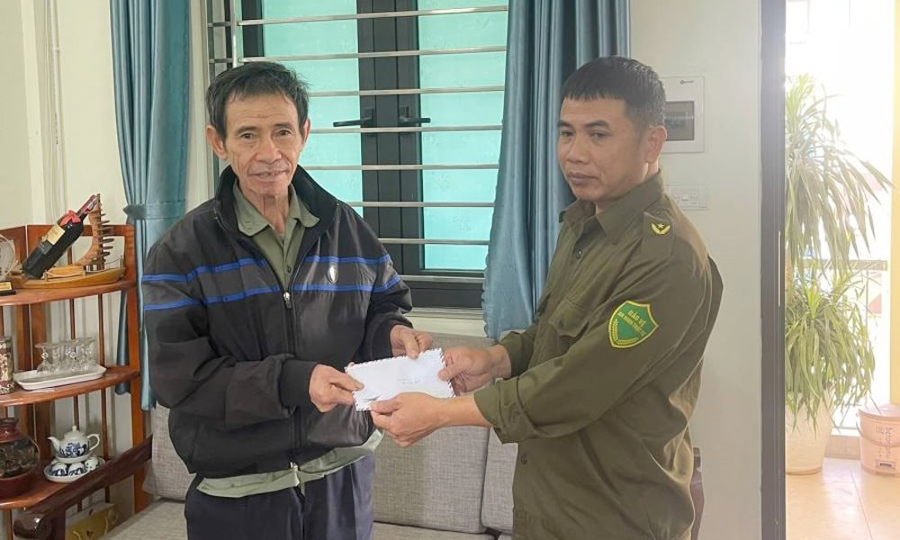 Không thể chuyển khoản tại nhà, người đàn ông Bắc Ninh mang 58 triệu đồng tiền mặt đến ngân hàng giao dịch: Công an nắm rõ âm mưu, lập tức vào cuộc- Ảnh 1.