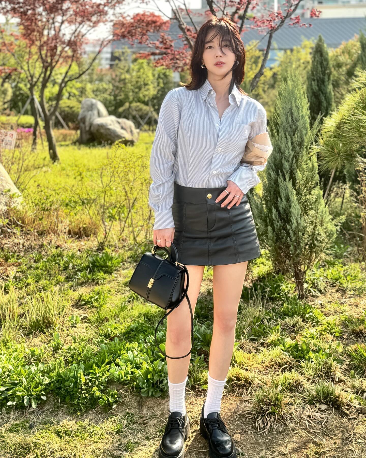 Phụ nữ trên 40 tuổi cứ mặc chân váy ngắn thật nhiều vào, vì có 4 kiểu rất ngọt ngào và tôn dáng- Ảnh 4.