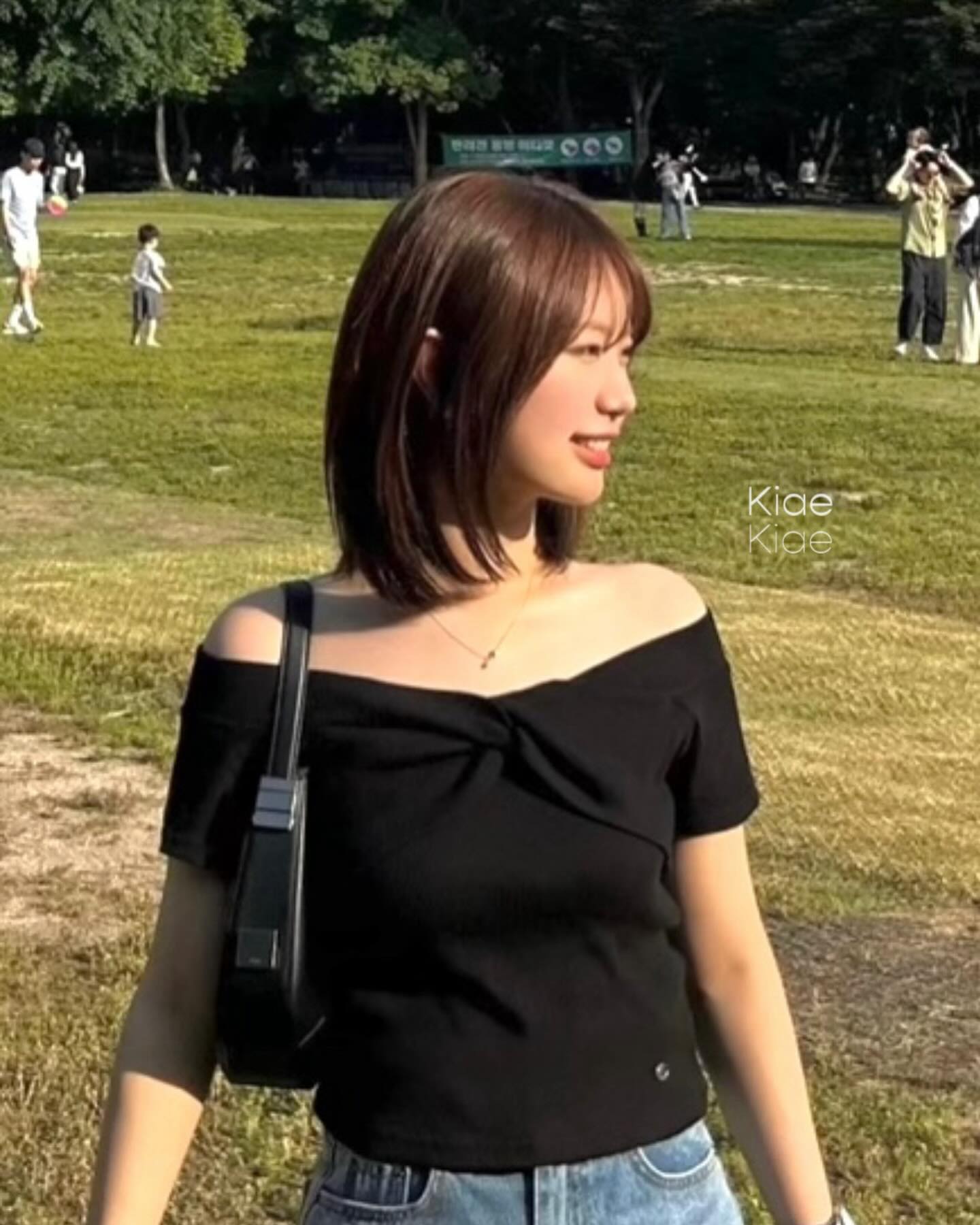 Tóc suôn thẳng soán ngôi tóc xoăn với 5 kiểu hot nhất đông này: Siêu trẻ, sang trọng và dễ chăm sóc- Ảnh 3. Tóc suôn thẳng soán ngôi tóc xoăn với 5 kiểu hot nhất đông này: Siêu trẻ, sang trọng và dễ chăm sóc- Ảnh 3.