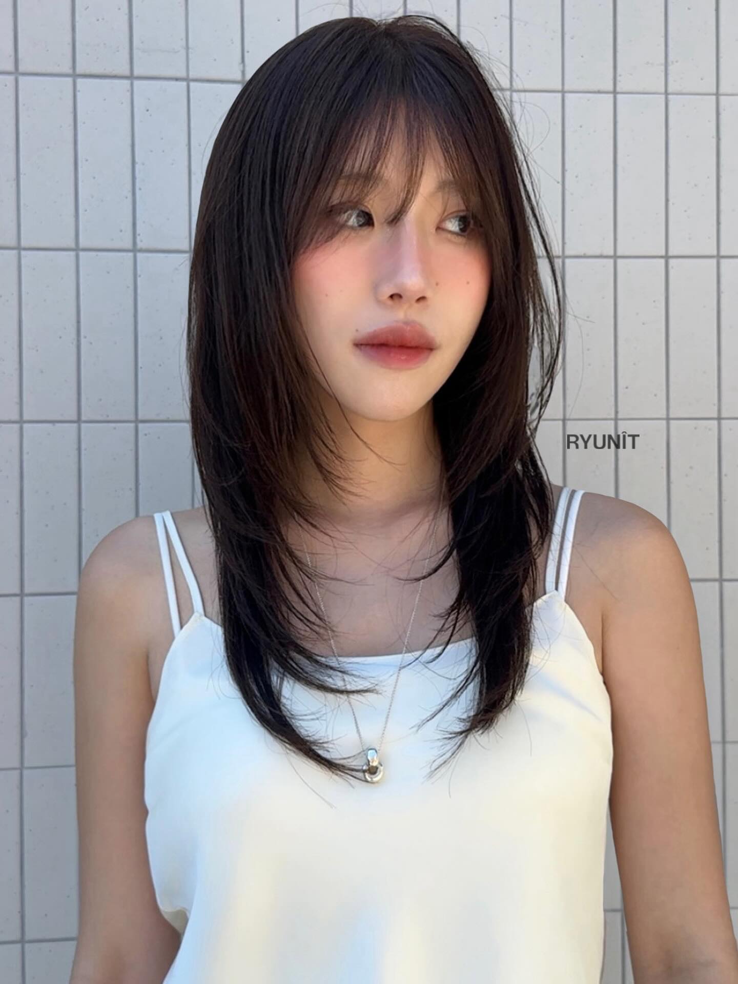 Tóc suôn thẳng soán ngôi tóc xoăn với 5 kiểu hot nhất đông này: Siêu trẻ, sang trọng và dễ chăm sóc- Ảnh 8. Tóc suôn thẳng soán ngôi tóc xoăn với 5 kiểu hot nhất đông này: Siêu trẻ, sang trọng và dễ chăm sóc- Ảnh 8.