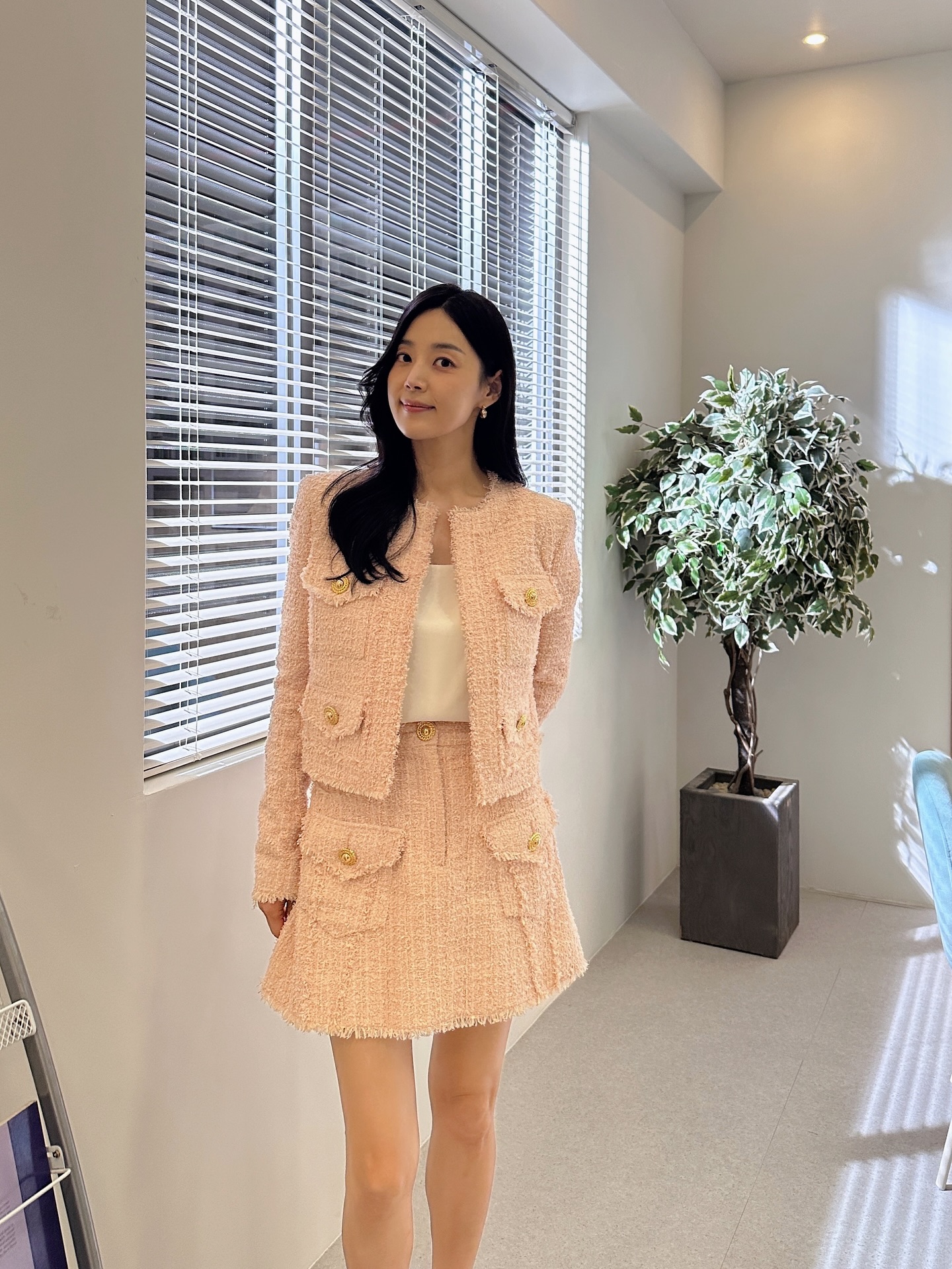 5 cách diện váy mùa đông đơn giản mà đẹp lung linh- Ảnh 8. 5 cách diện váy mùa đông đơn giản mà đẹp lung linh- Ảnh 8.