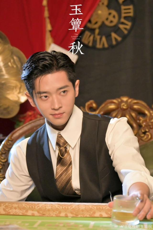 Bắt gặp cặp đôi ngôn tình hôn nhau quá dữ giữa chốn đông người: Nhà trai đẹp đỉnh, xem mà không thở nổi- Ảnh 1.