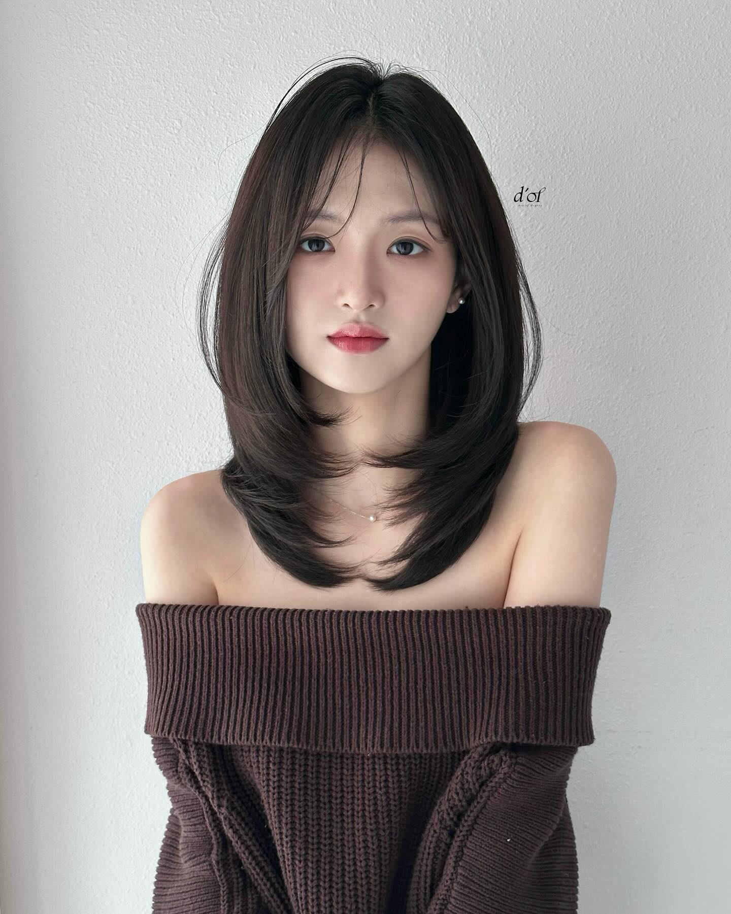 Tóc suôn thẳng soán ngôi tóc xoăn với 5 kiểu hot nhất đông này: Siêu trẻ, sang trọng và dễ chăm sóc- Ảnh 7. Tóc suôn thẳng soán ngôi tóc xoăn với 5 kiểu hot nhất đông này: Siêu trẻ, sang trọng và dễ chăm sóc- Ảnh 7.