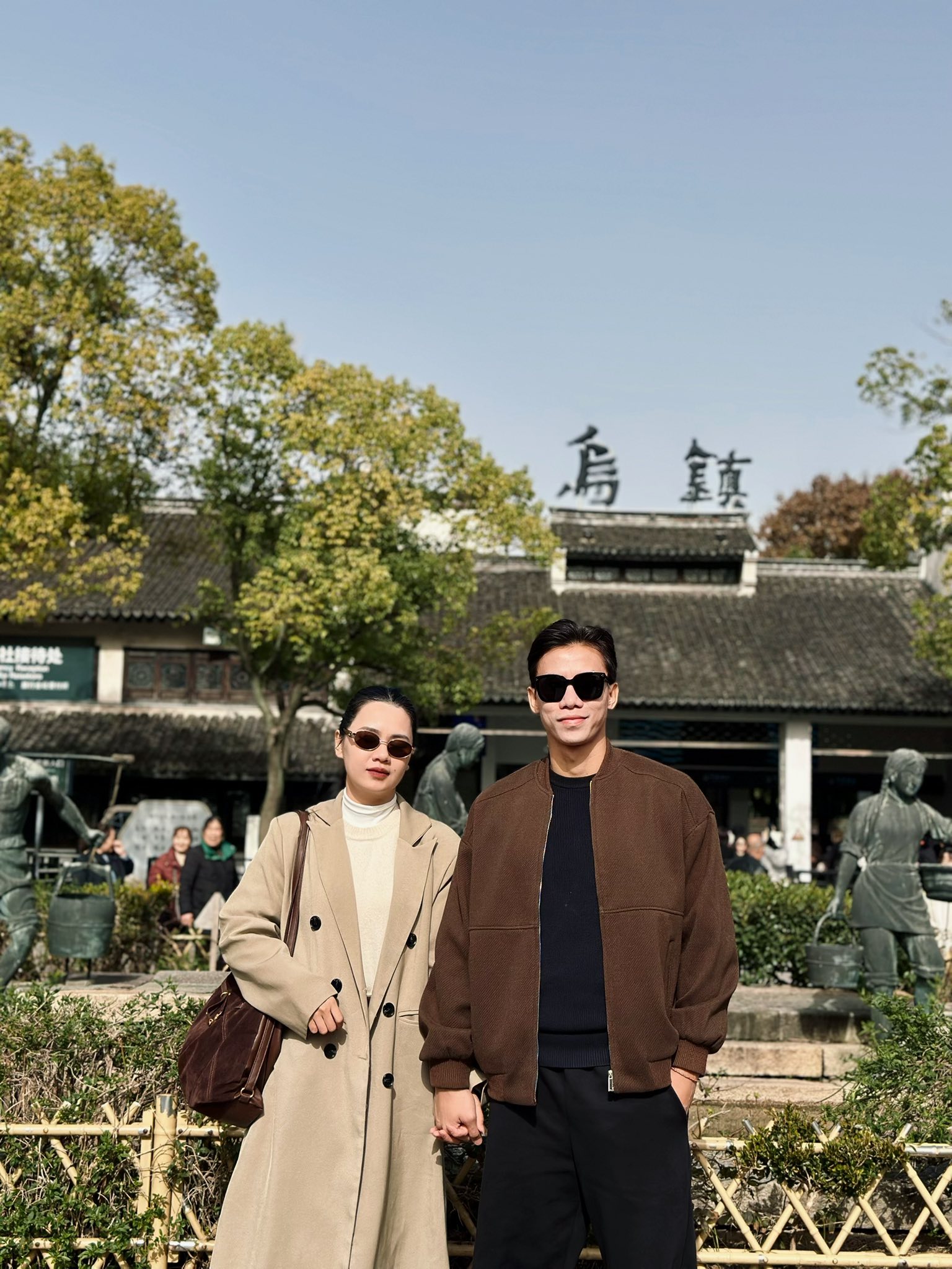 Đội trưởng tuyển Việt Nam đưa Hoa khôi ĐH Vinh đi du lịch mà ngỡ đóng phim ngôn tình, khung hình nào cũng Đội trưởng tuyển Việt Nam đưa Hoa khôi ĐH Vinh đi du lịch mà ngỡ đóng phim ngôn tình, khung hình nào cũng