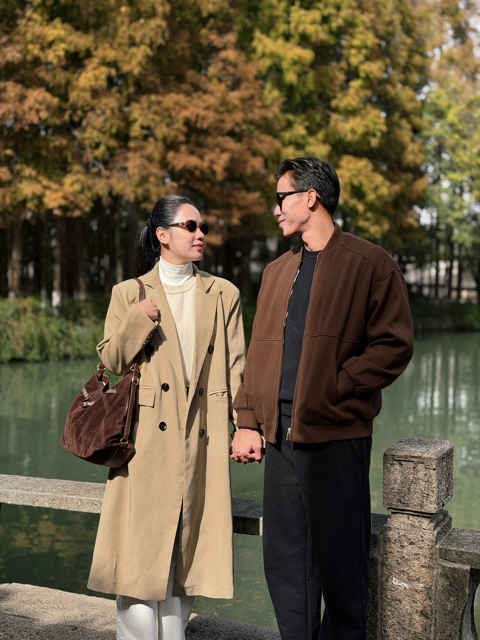 Đội trưởng tuyển Việt Nam đưa Hoa khôi ĐH Vinh đi du lịch mà ngỡ đóng phim ngôn tình, khung hình nào cũng Đội trưởng tuyển Việt Nam đưa Hoa khôi ĐH Vinh đi du lịch mà ngỡ đóng phim ngôn tình, khung hình nào cũng