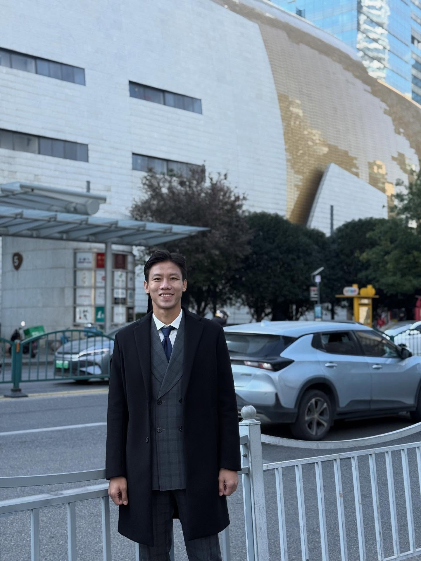 Đội trưởng tuyển Việt Nam đưa Hoa khôi ĐH Vinh đi du lịch mà ngỡ đóng phim ngôn tình, khung hình nào cũng Đội trưởng tuyển Việt Nam đưa Hoa khôi ĐH Vinh đi du lịch mà ngỡ đóng phim ngôn tình, khung hình nào cũng