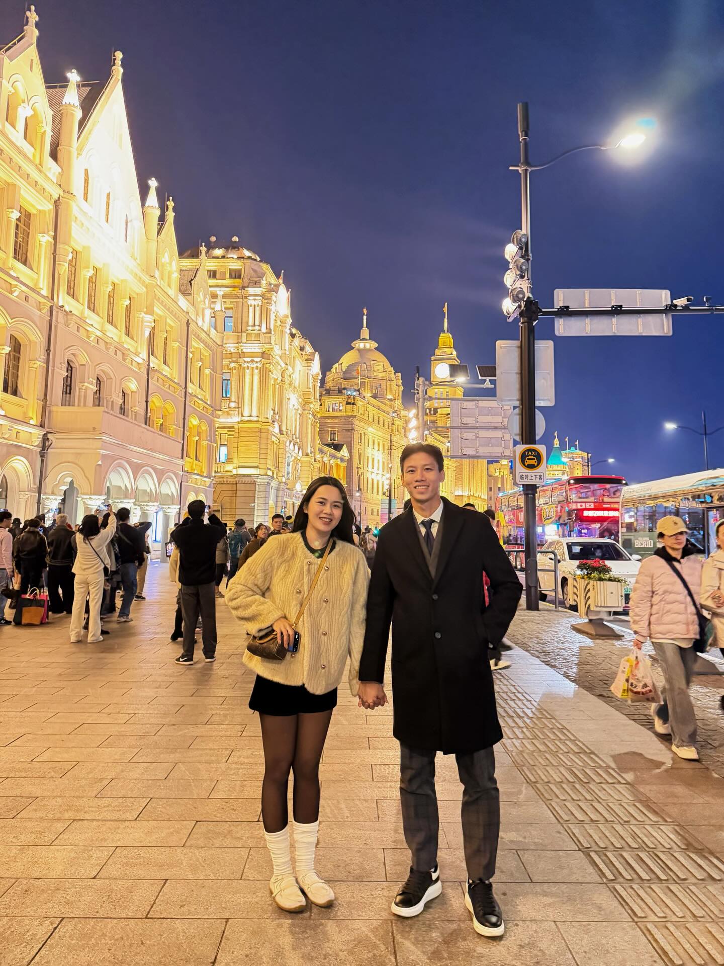 Đội trưởng tuyển Việt Nam đưa Hoa khôi ĐH Vinh đi du lịch mà ngỡ đóng phim ngôn tình, khung hình nào cũng Đội trưởng tuyển Việt Nam đưa Hoa khôi ĐH Vinh đi du lịch mà ngỡ đóng phim ngôn tình, khung hình nào cũng