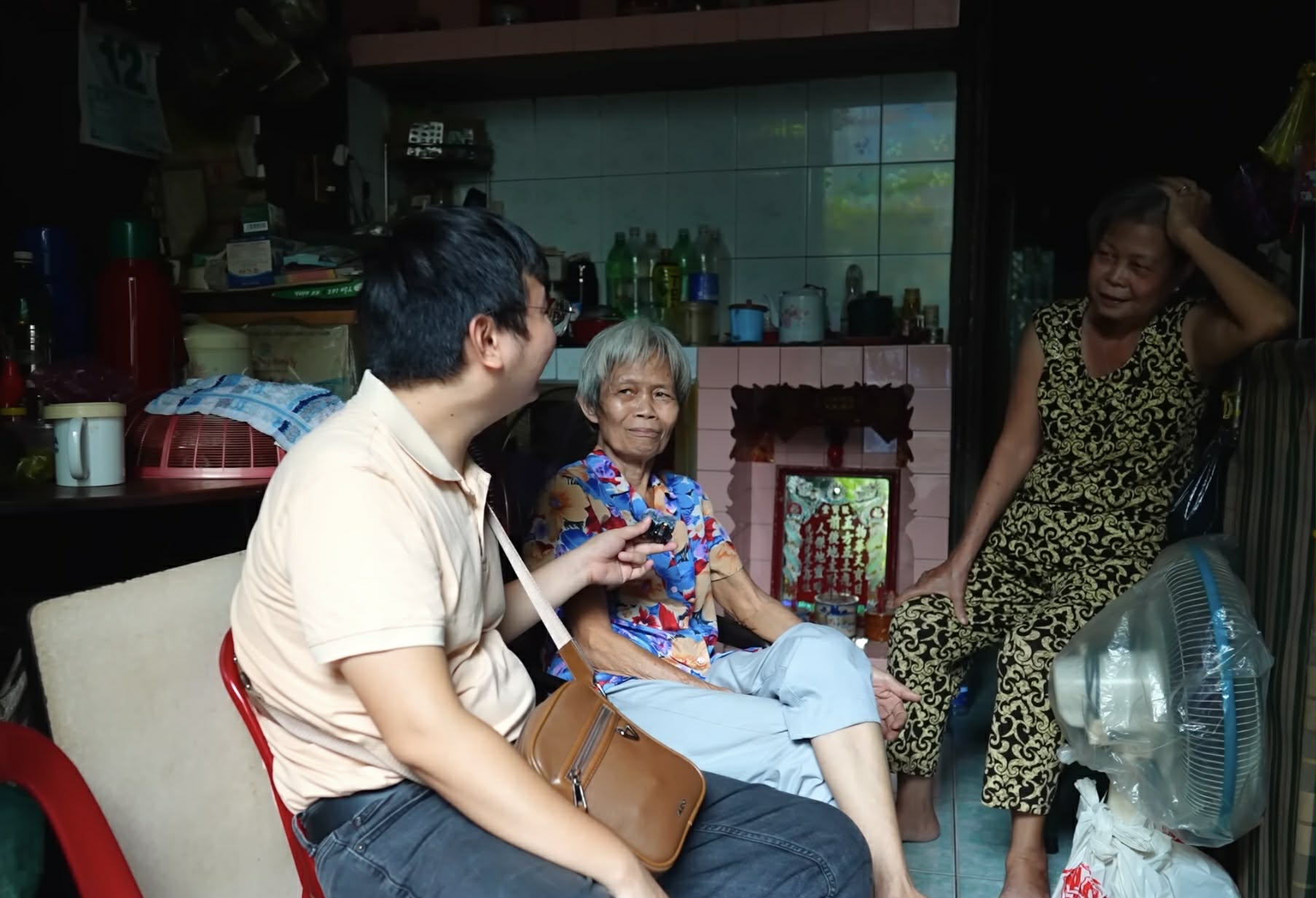 6 chị em không lấy chồng, sống chung nhà ở TP.HCM: Xót xa lý do chọn độc thân- Ảnh 2. 6 chị em không lấy chồng, sống chung nhà ở TP.HCM: Xót xa lý do chọn độc thân- Ảnh 2.