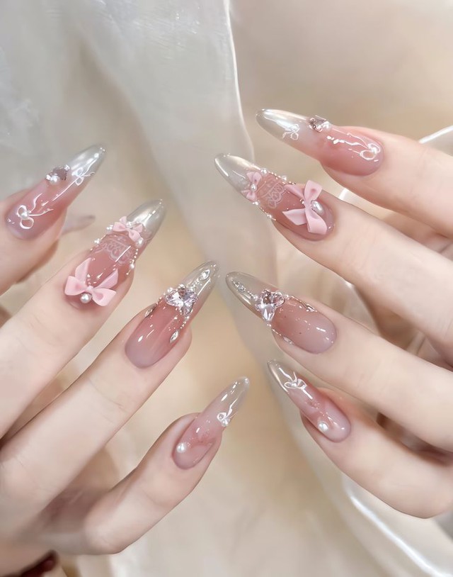 "Nhìn cái tay là biết không làm được gì": Vì sao 1 người đàn bà làm đẹp cho bản thân lại bị đánh giá là MẸ TỒI- Ảnh 1.