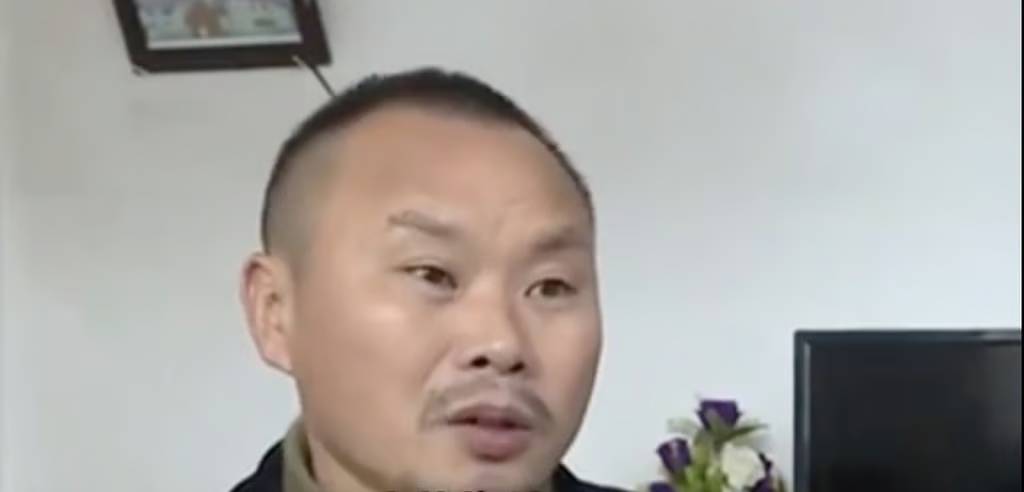 Cưới thần tốc sau 4 giờ gặp mặt, người đàn ông 40 tuổi mất luôn 893 triệu đồng tích luỹ cả đời- Ảnh 2. Cưới thần tốc sau 4 giờ gặp mặt, người đàn ông 40 tuổi mất luôn 893 triệu đồng tích luỹ cả đời- Ảnh 2.