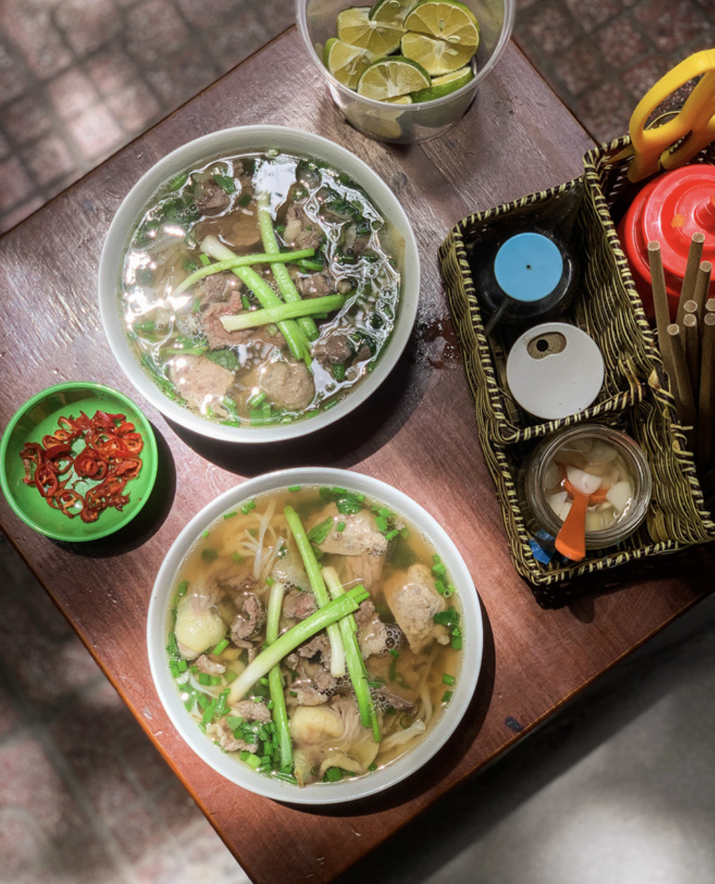 Quán phở, chả cá Hà Nội "đau đầu" vì rau đắt ngang thịt: Làm sao để không tăng giá món?- Ảnh 4. Quán phở, chả cá Hà Nội "đau đầu" vì rau đắt ngang thịt: Làm sao để không tăng giá món?- Ảnh 4.