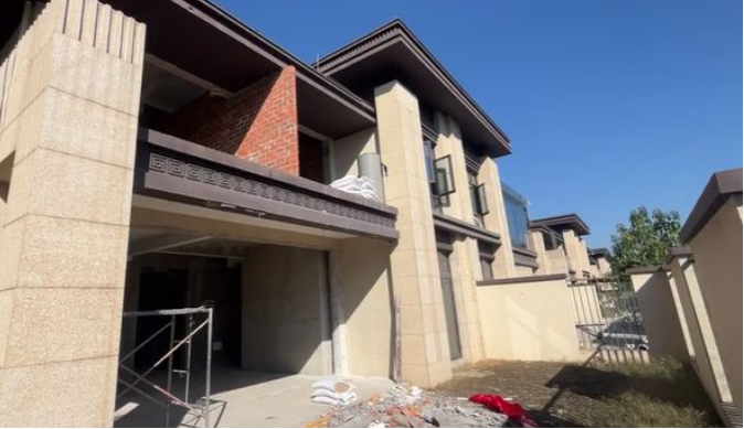 Chi 10 tỷ mua nhà cho con gái, nữ chủ nhà bàng hoàng phát hiện cột chịu lực rỗng: Chủ đầu tư kiên quyết "việc trả nhà không được chấp nhận"- Ảnh 1. Chi 10 tỷ mua nhà cho con gái, nữ chủ nhà bàng hoàng phát hiện cột chịu lực rỗng: Chủ đầu tư kiên quyết "việc trả nhà không được chấp nhận"- Ảnh 1.