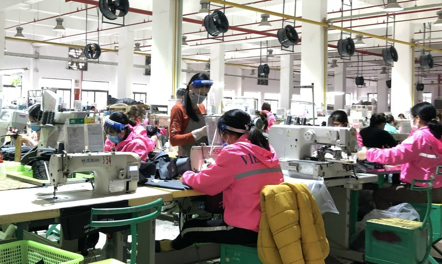 Nghỉ việc trước hay sau Tết: chỉ chênh một ngày mà khác cả quyền lợi?- Ảnh 2.