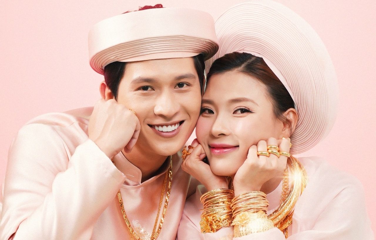 Vbiz mới có cặp chị em lệch nhau 10 tuổi vẫn quá đẹp đôi, nhà gái U40 mà như thiếu nữ đôi mươi- Ảnh 7. Vbiz mới có cặp chị em lệch nhau 10 tuổi vẫn quá đẹp đôi, nhà gái U40 mà như thiếu nữ đôi mươi- Ảnh 7.