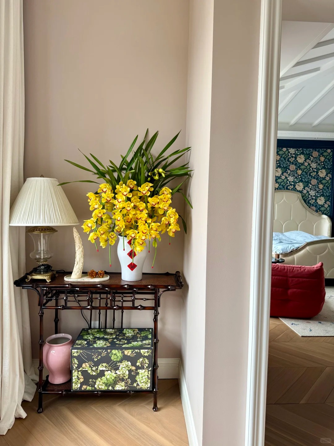 Tết Nguyên đán năm nay mà nhà không có 1 chậu địa lan thì đúng là "phải tội": Học 3 cách chăm từ giờ để hoa nở đầy phòng khách- Ảnh 2.