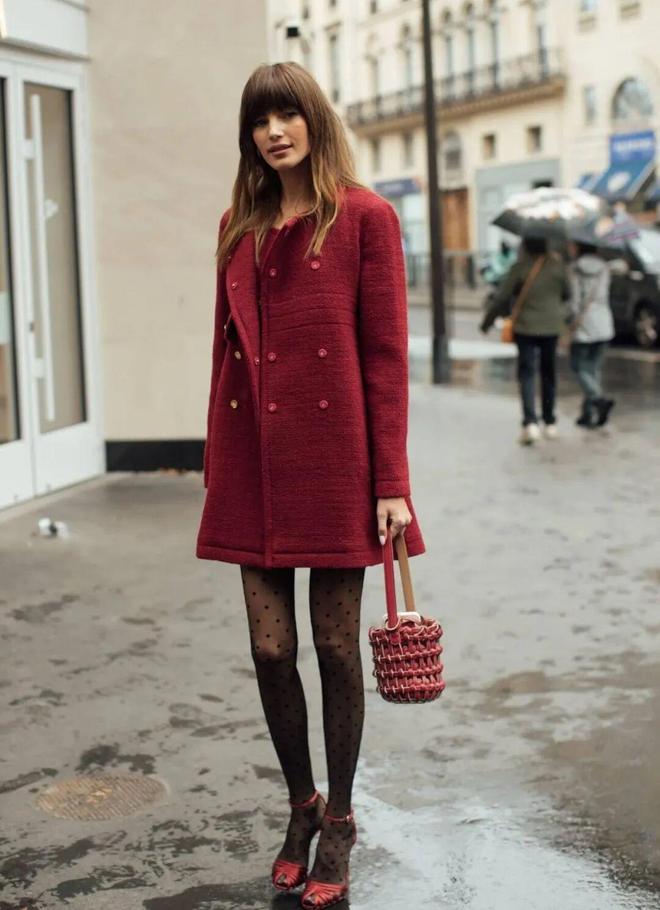 Mùa đông đừng chỉ mặc đen: 3 gam màu này giúp chị em trẻ ra vài tuổi- Ảnh 22.