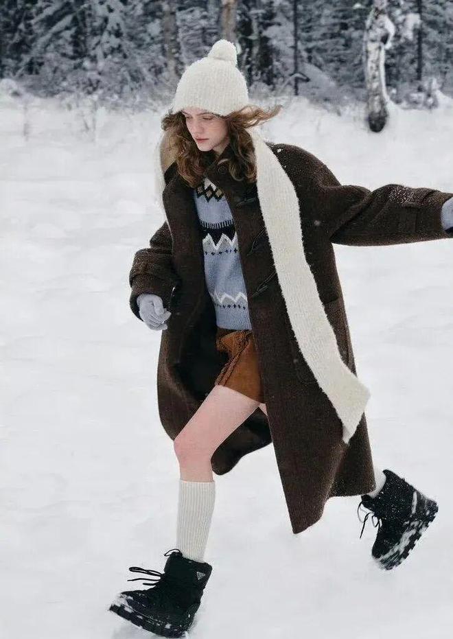 Mùa đông đừng chỉ mặc đen: 3 gam màu này giúp chị em trẻ ra vài tuổi- Ảnh 41.