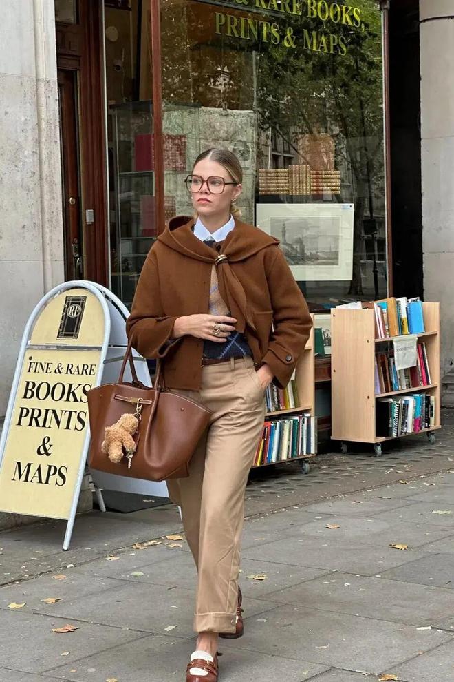 Mùa đông đừng chỉ mặc đen: 3 gam màu này giúp chị em trẻ ra vài tuổi- Ảnh 6.