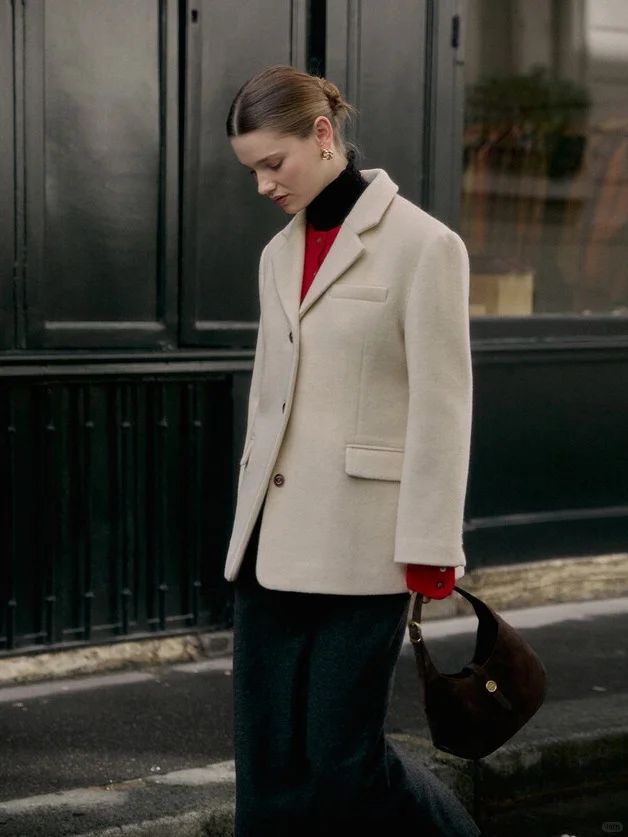 Mùa đông đừng chỉ mặc đen: 3 gam màu này giúp chị em trẻ ra vài tuổi- Ảnh 34.