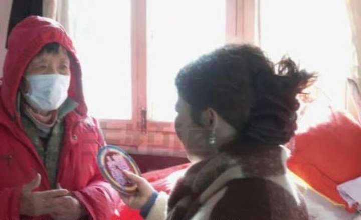 Con đẻ không chăm, cụ bà tuyển con gái nuôi, hứa tặng nhà và trả lương tháng- Ảnh 1.