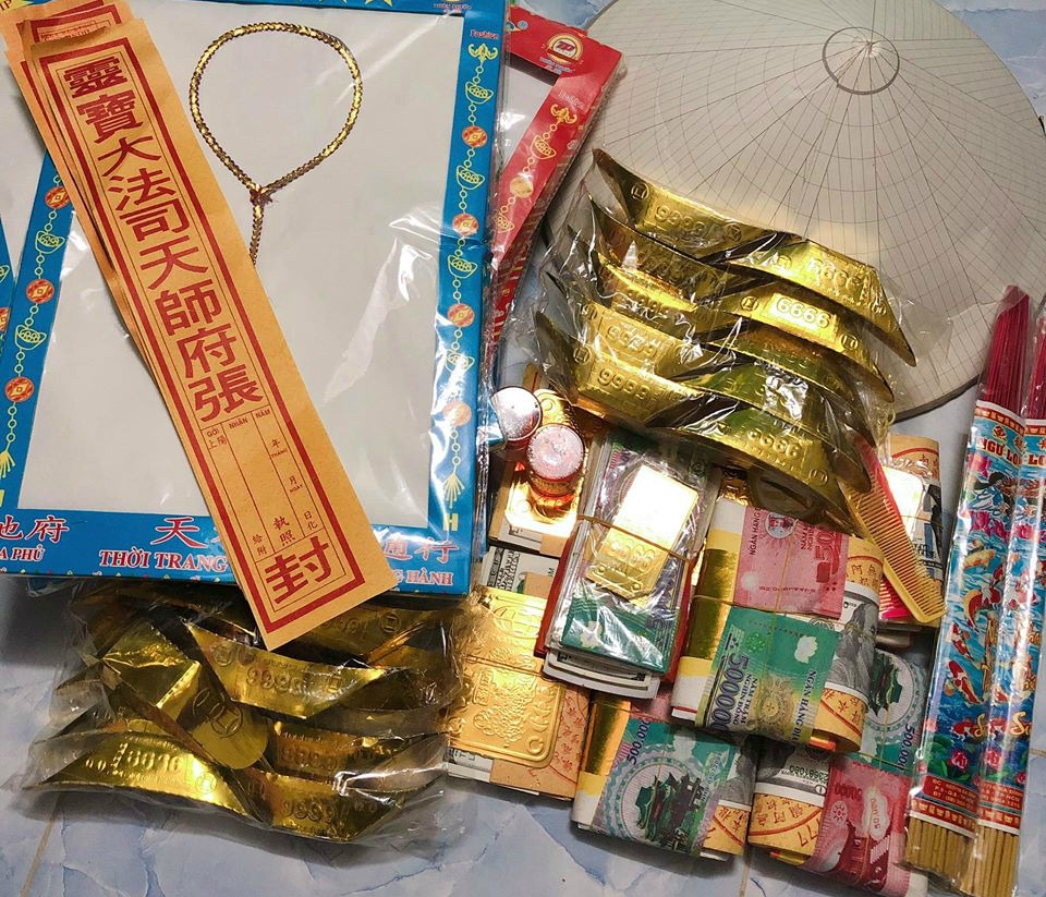 Quen tay đặt 4 thứ dưới chân bàn thờ: Thần Tài ghét bỏ, gia chủ nghèo khó quanh năm- Ảnh 1. Quen tay đặt 4 thứ dưới chân bàn thờ: Thần Tài ghét bỏ, gia chủ nghèo khó quanh năm- Ảnh 1.