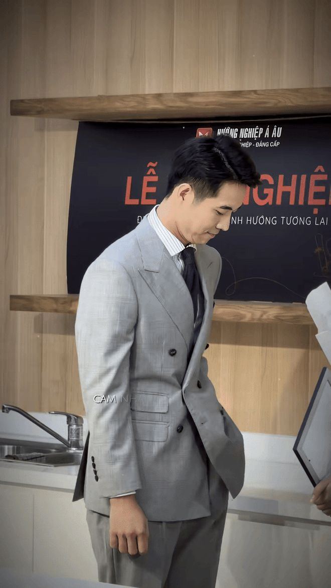 Nam thần phim giờ vàng bỏ tóc xoăn, từ Nam thần phim giờ vàng bỏ tóc xoăn, từ