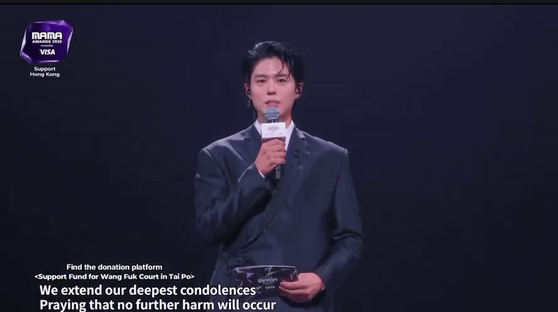 Khoảnh khắc xúc động nhất MAMA 2025: Park Bo Gum cúi đầu mở màn, xót xa tưởng niệm nạn nhân thảm hoạ cháy tại Hong Kong (Trung Quốc)- Ảnh 2.