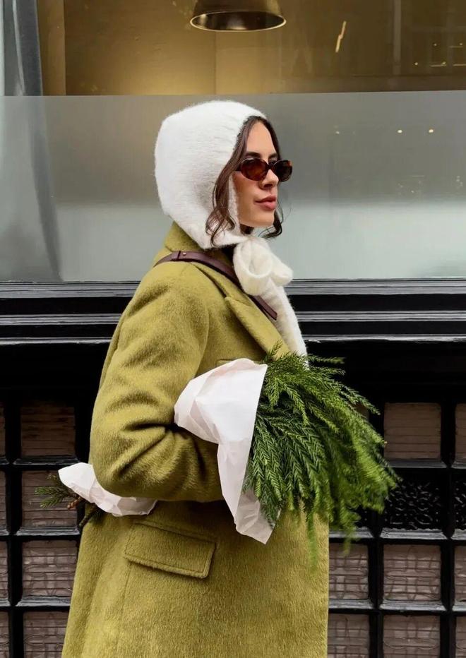 Mùa đông đừng chỉ mặc đen: 3 gam màu này giúp chị em trẻ ra vài tuổi- Ảnh 40.