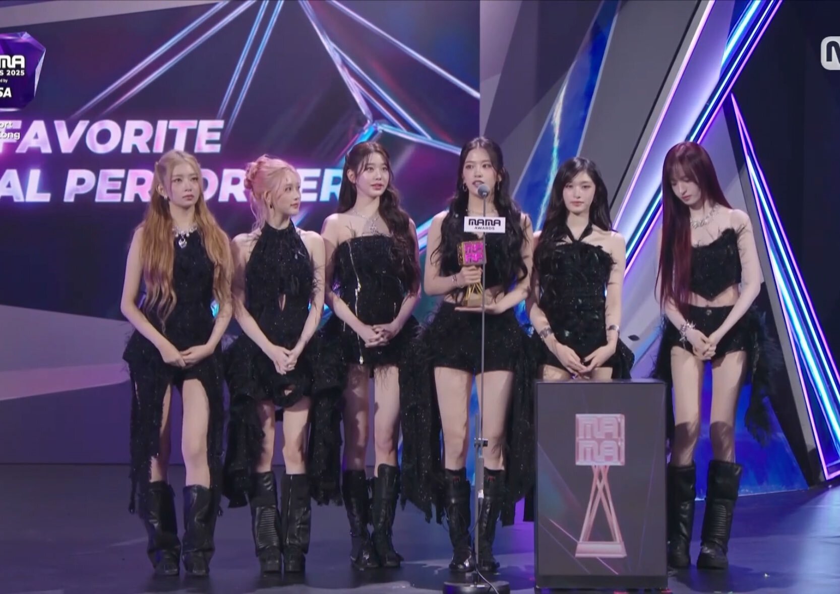 Khoảnh khắc xúc động nhất MAMA 2025: Park Bo Gum cúi đầu mở màn, xót xa tưởng niệm nạn nhân thảm hoạ cháy tại Hong Kong (Trung Quốc)- Ảnh 5. Khoảnh khắc xúc động nhất MAMA 2025: Park Bo Gum cúi đầu mở màn, xót xa tưởng niệm nạn nhân thảm hoạ cháy tại Hong Kong (Trung Quốc)- Ảnh 5.