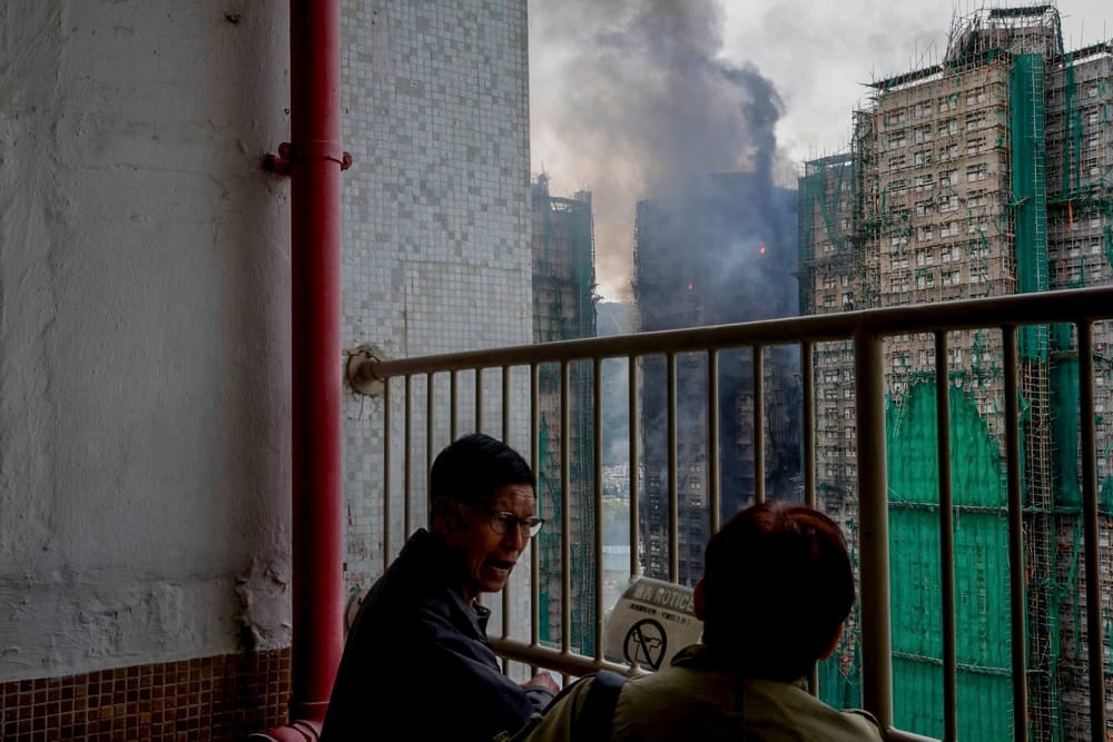 Cháy chung cư Hồng Kông:  Tại sao lửa lan nhanh đến rợn người?- Ảnh 2.