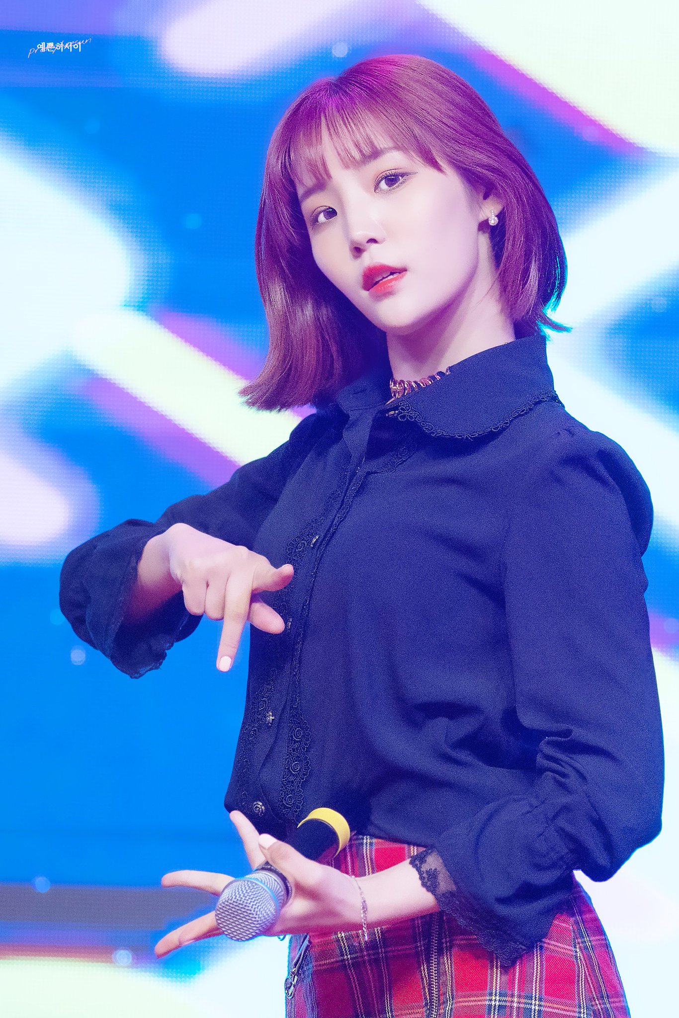 Nữ ca sĩ 20 tuổi hạ sinh cặp sinh đôi, bé phải thở máy gấp- Ảnh 3. Nữ ca sĩ 20 tuổi hạ sinh cặp sinh đôi, bé phải thở máy gấp- Ảnh 3.