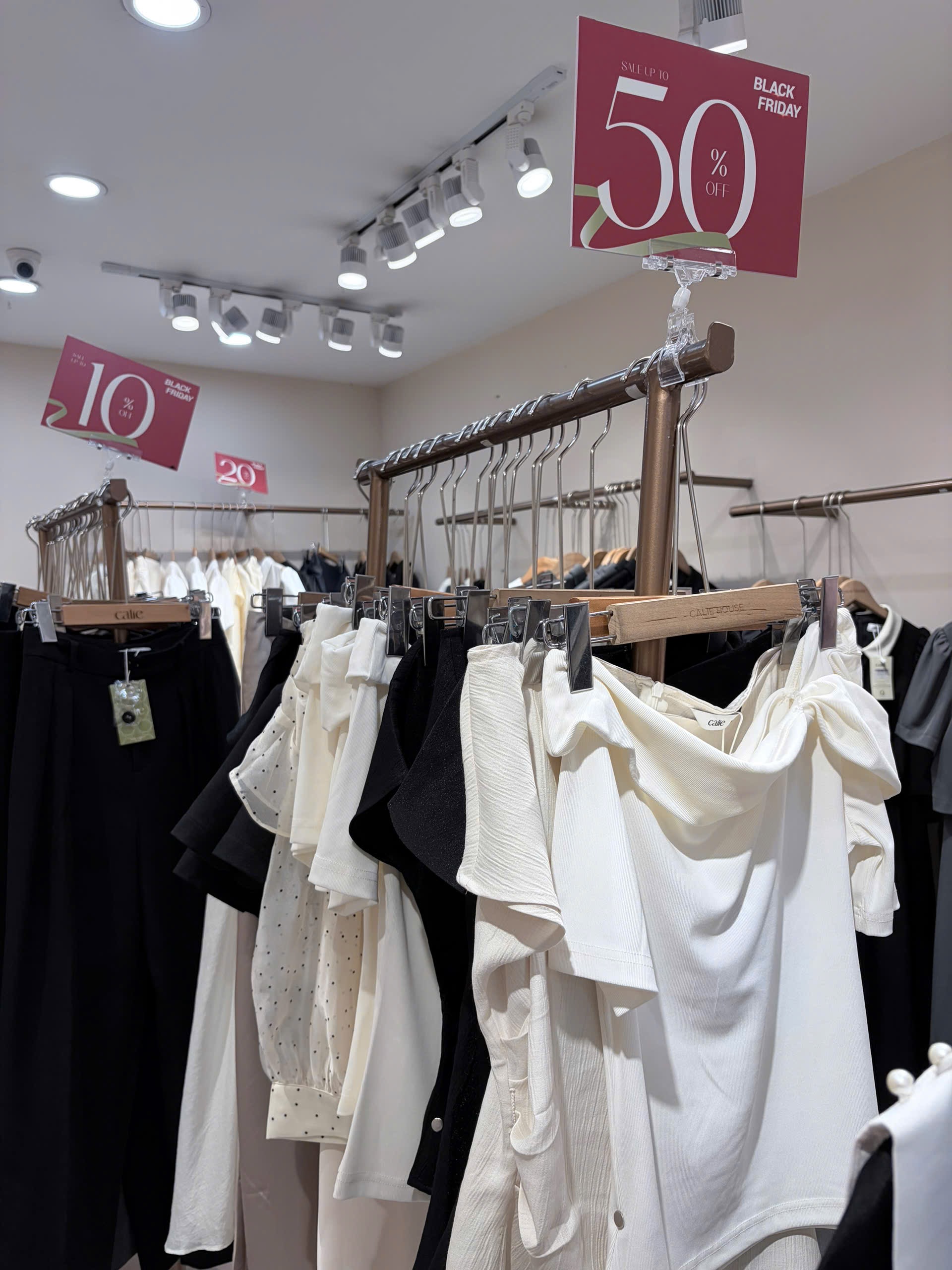 Tình hình BLACK FRIDAY năm nay: Quần áo rẻ đậm sâu, chất lượng gây tò mò- Ảnh 15.