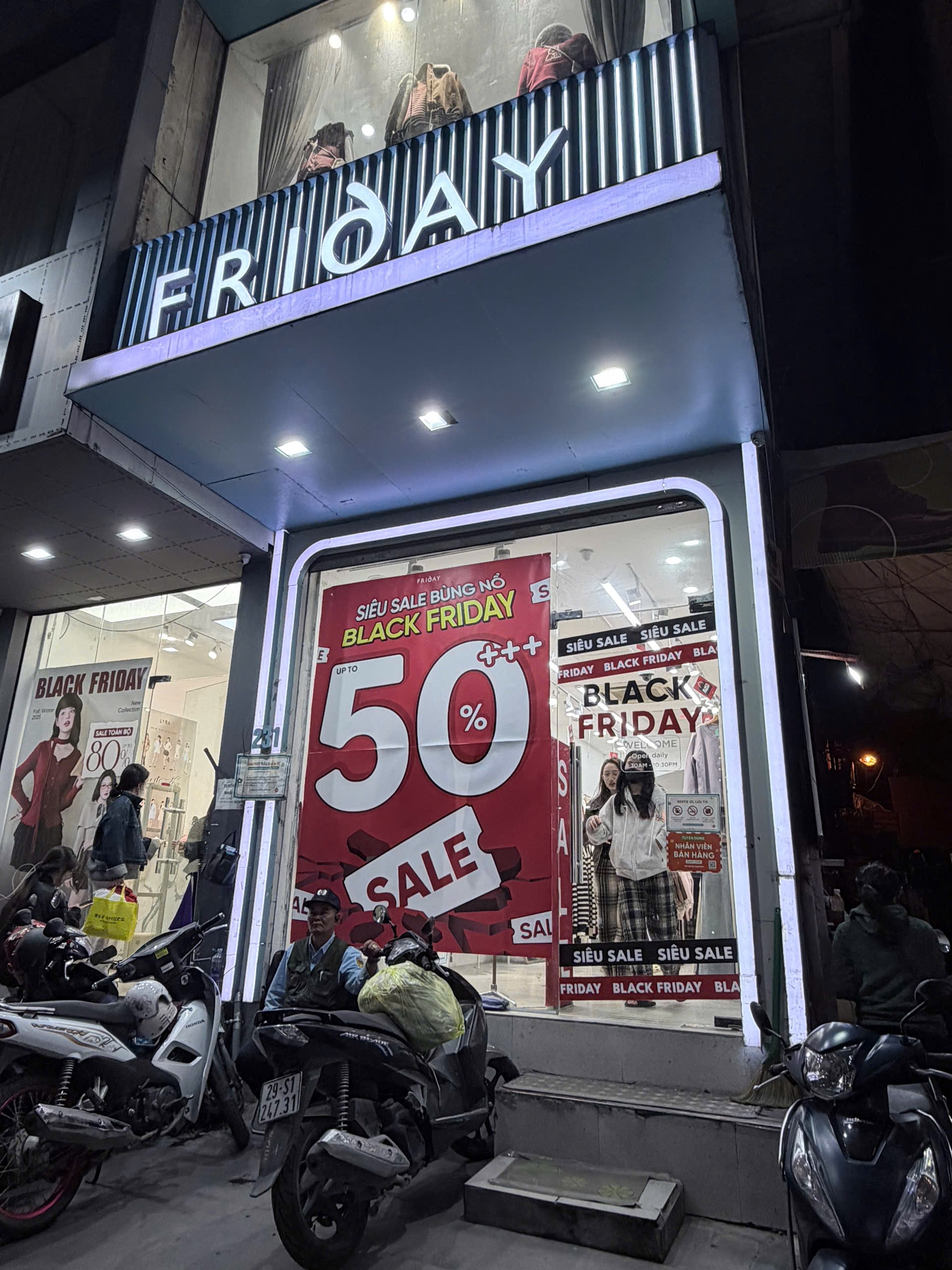 Tình hình BLACK FRIDAY năm nay: Quần áo rẻ đậm sâu, chất lượng gây tò mò- Ảnh 1.