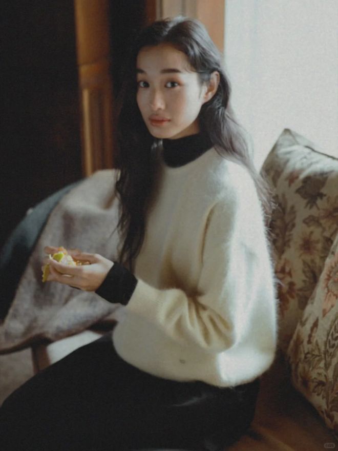 Mùa đông đừng chỉ mặc đen: 3 gam màu này giúp chị em trẻ ra vài tuổi- Ảnh 31.