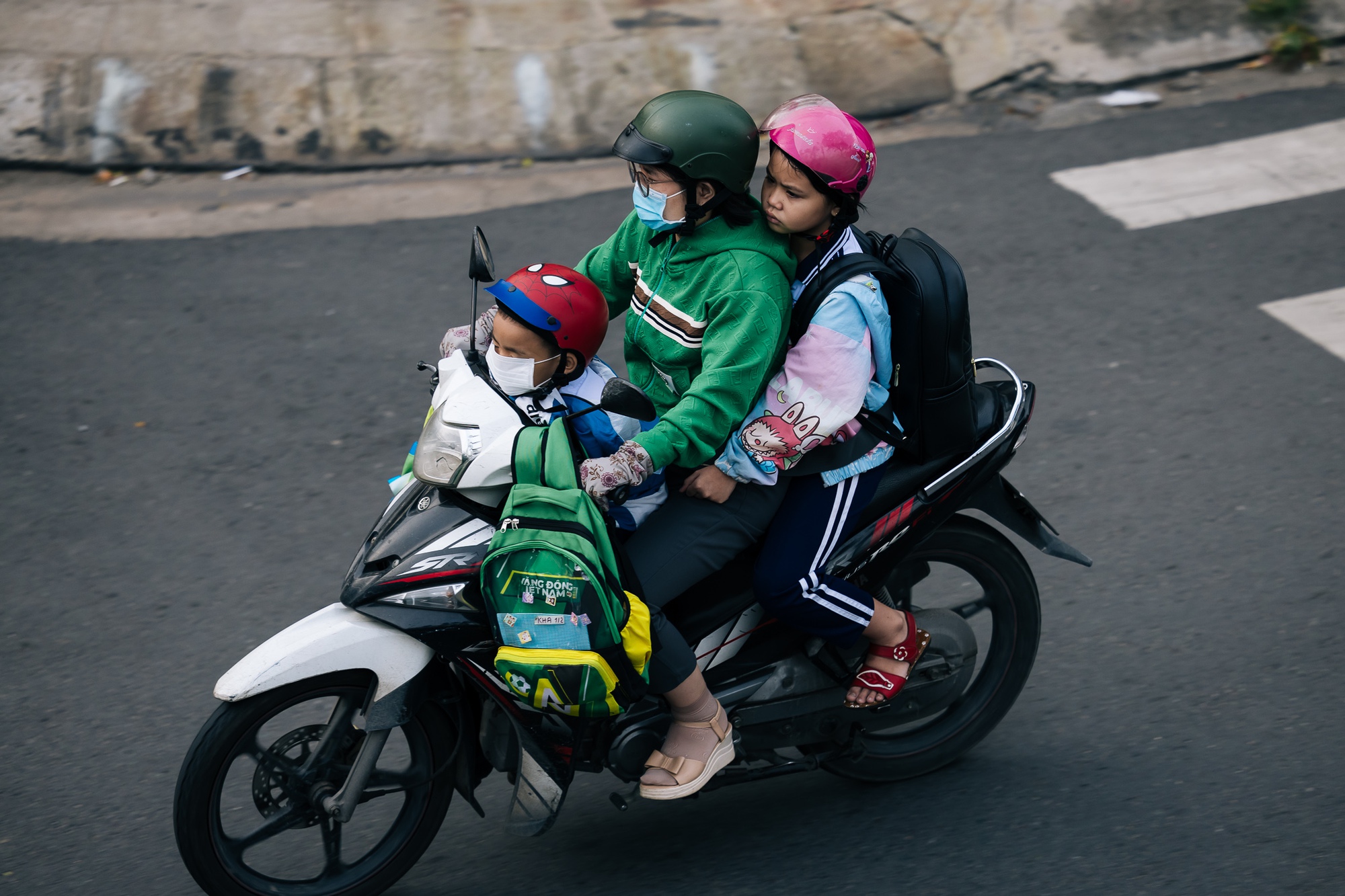 Chùm ảnh: TP.HCM trong ngày rét 19 độ C hiếm thấy- Ảnh 9. Chùm ảnh: TP.HCM trong ngày rét 19 độ C hiếm thấy- Ảnh 9.