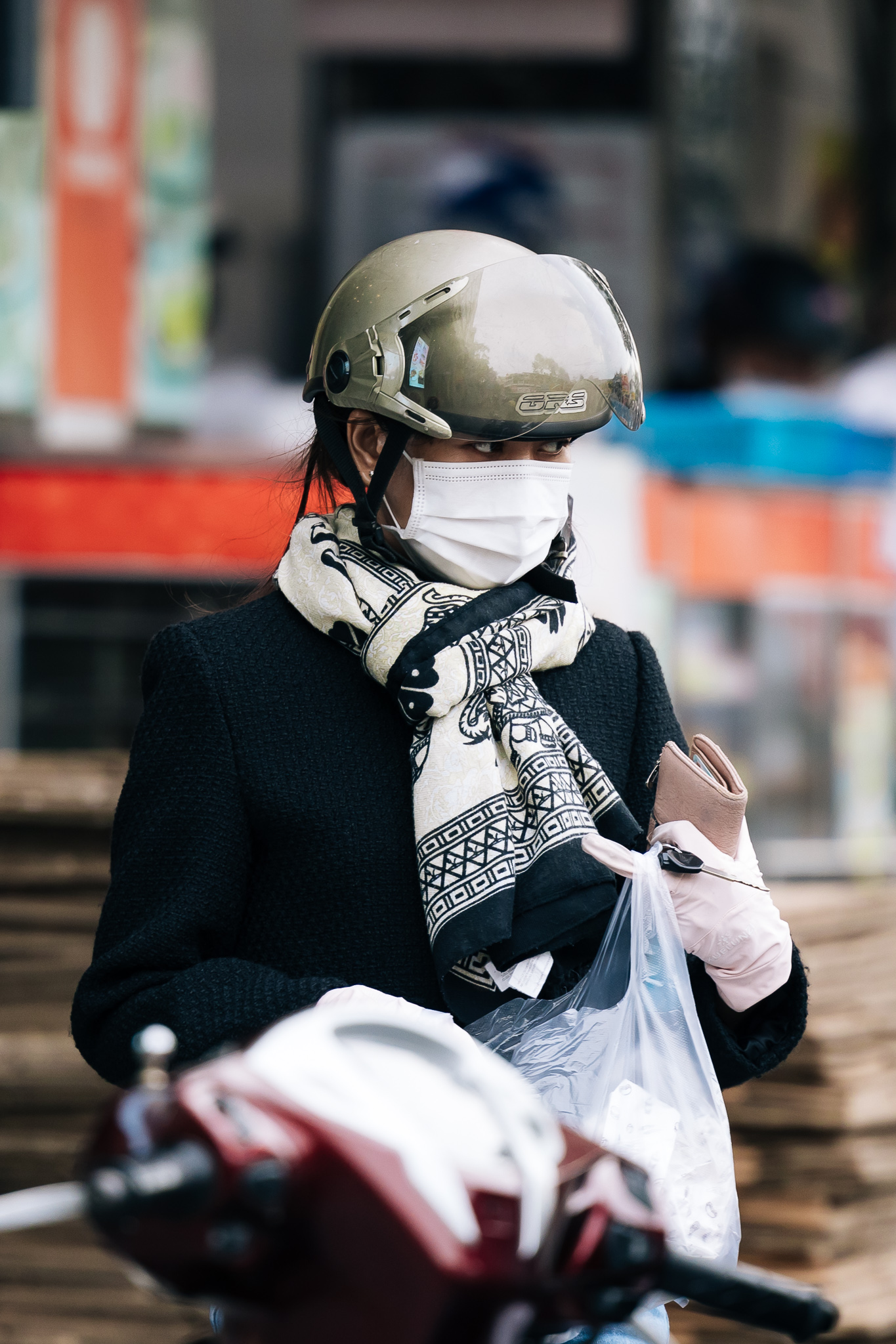 Chùm ảnh: TP.HCM trong ngày rét 19 độ C hiếm thấy- Ảnh 3. Chùm ảnh: TP.HCM trong ngày rét 19 độ C hiếm thấy- Ảnh 3.