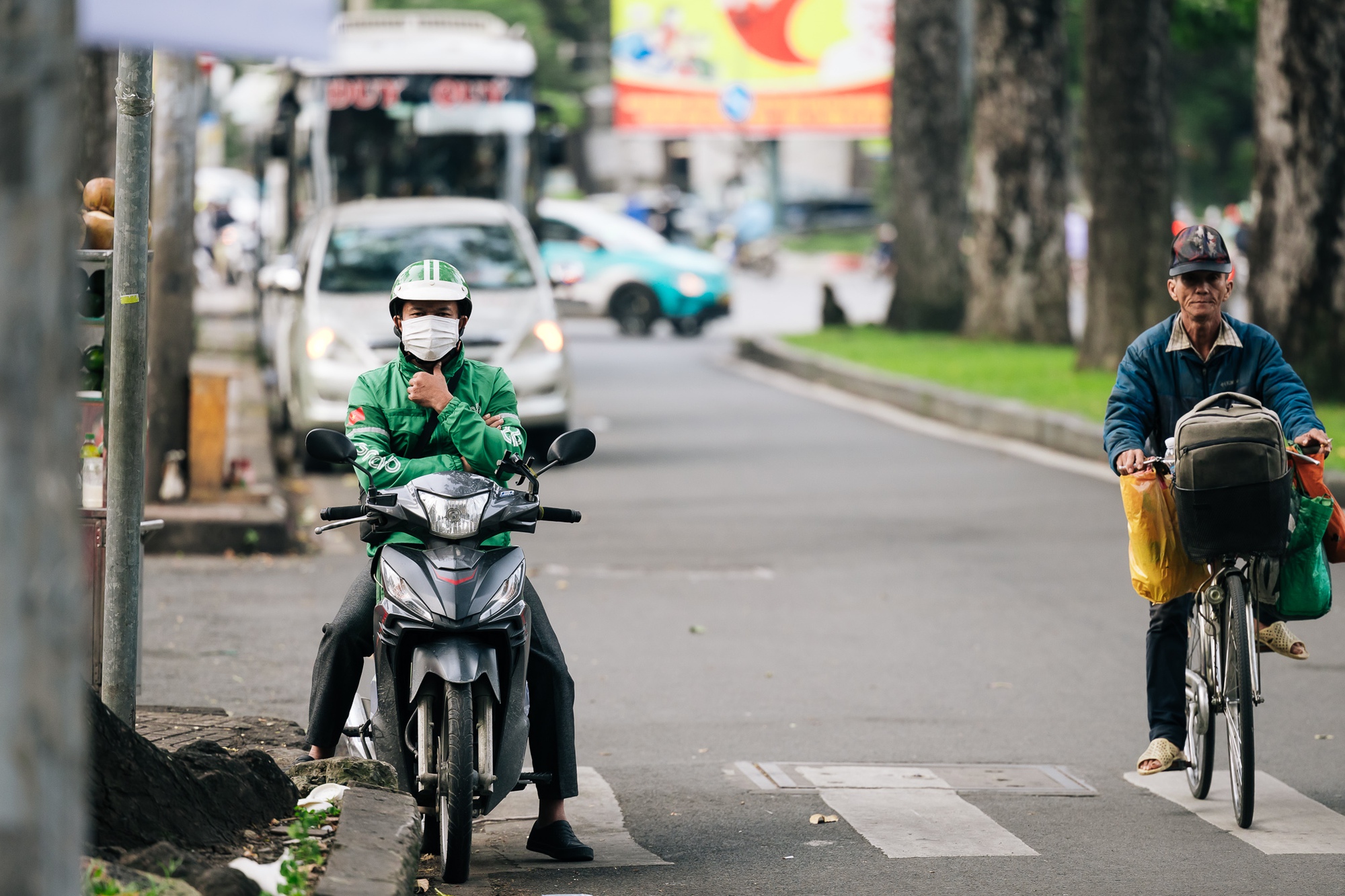 Chùm ảnh: TP.HCM trong ngày rét 19 độ C hiếm thấy- Ảnh 12. Chùm ảnh: TP.HCM trong ngày rét 19 độ C hiếm thấy- Ảnh 12.