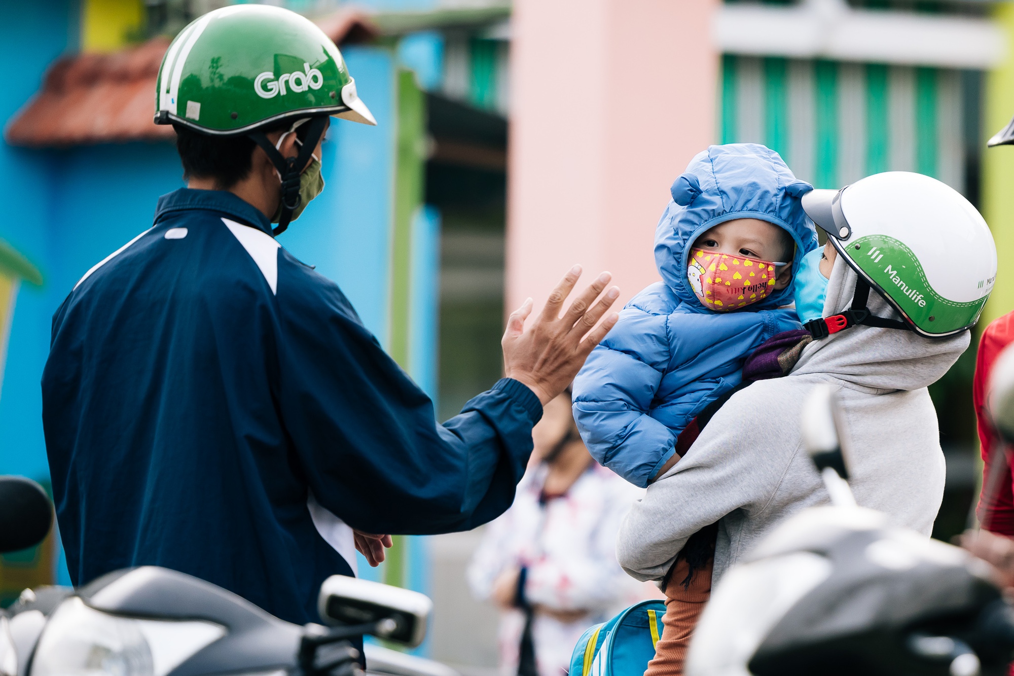 Chùm ảnh: TP.HCM trong ngày rét 19 độ C hiếm thấy- Ảnh 6. Chùm ảnh: TP.HCM trong ngày rét 19 độ C hiếm thấy- Ảnh 6.