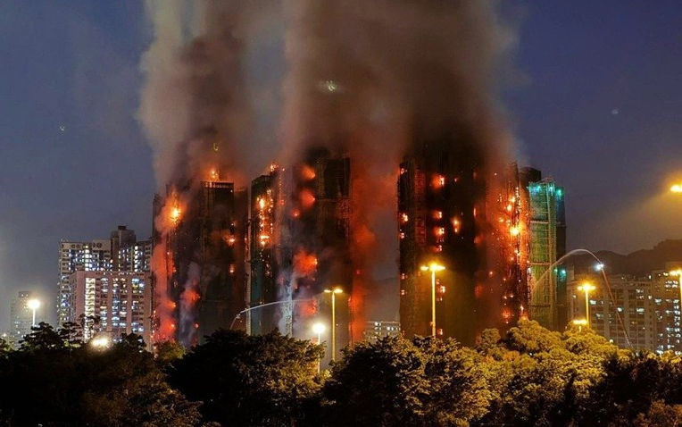 Từ thảm họa cháy 8 tòa chung cư ở Hong Kong (Trung Quốc): Nhiều người mắc “sai lầm chết người” này khi thoát hiểm- Ảnh 1.