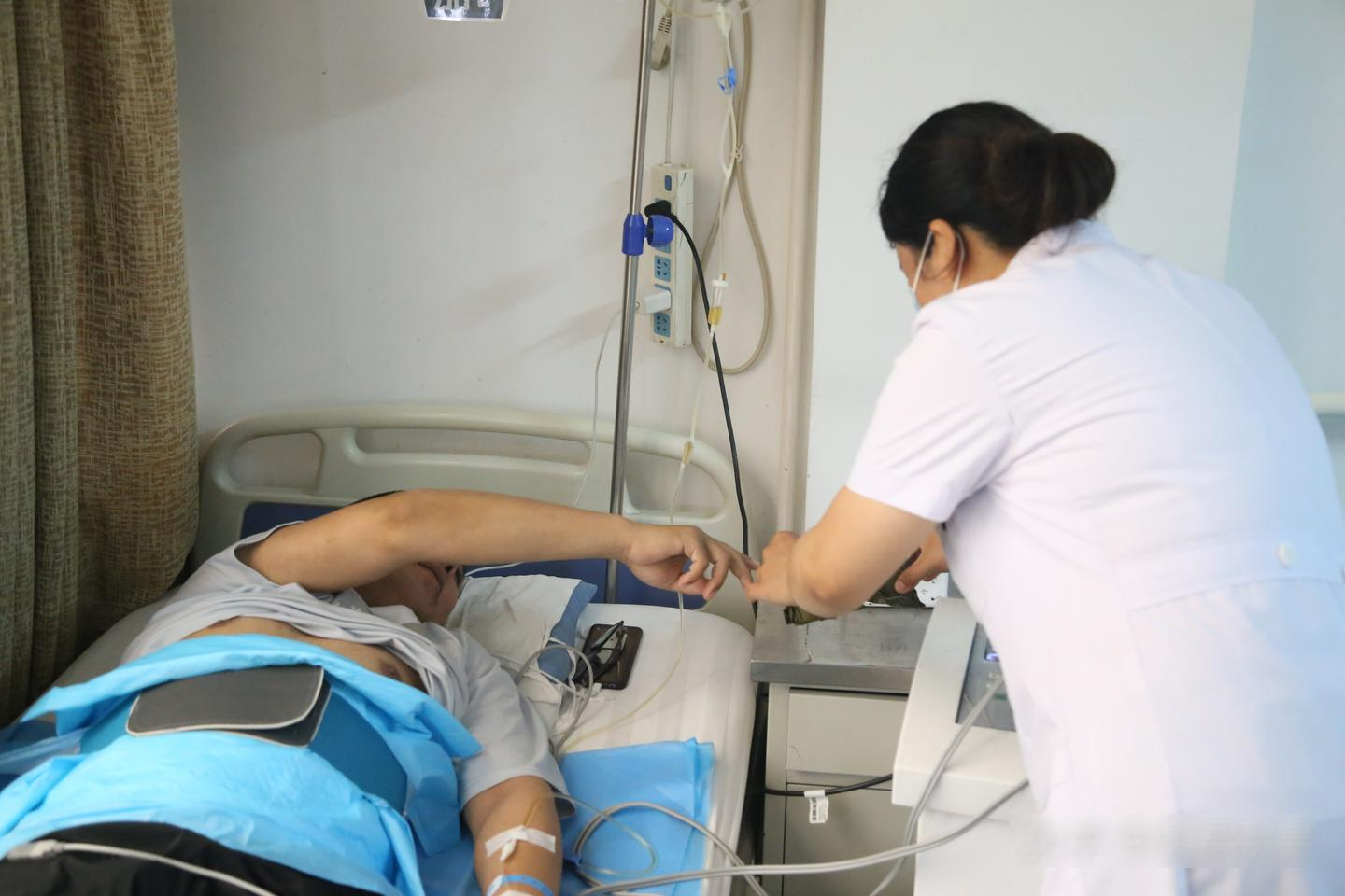 Người đàn ông suy thận cấp, tìm nguyên nhân, bác sĩ ngơ ngác: "Người không ai uống thứ này!"- Ảnh 1.