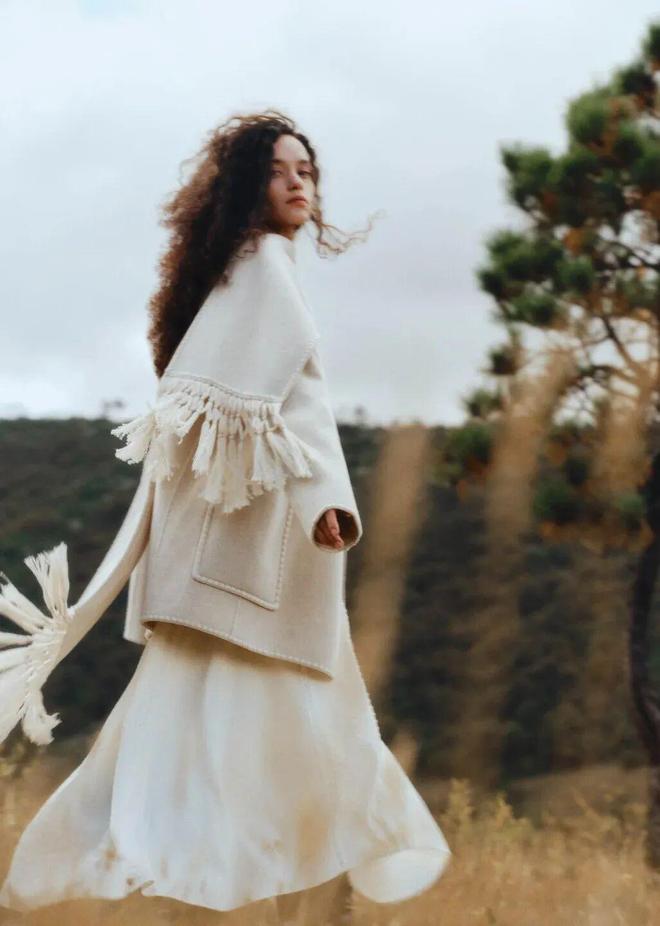 Mùa đông đừng chỉ mặc đen: 3 gam màu này giúp chị em trẻ ra vài tuổi- Ảnh 28.