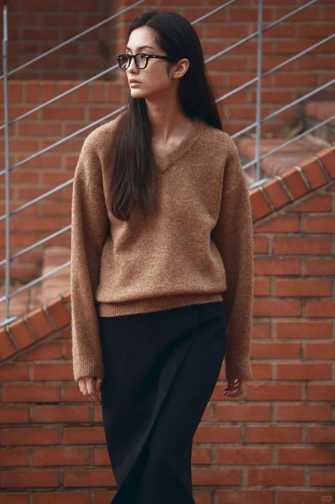 Mùa đông đừng chỉ mặc đen: 3 gam màu này giúp chị em trẻ ra vài tuổi- Ảnh 7.