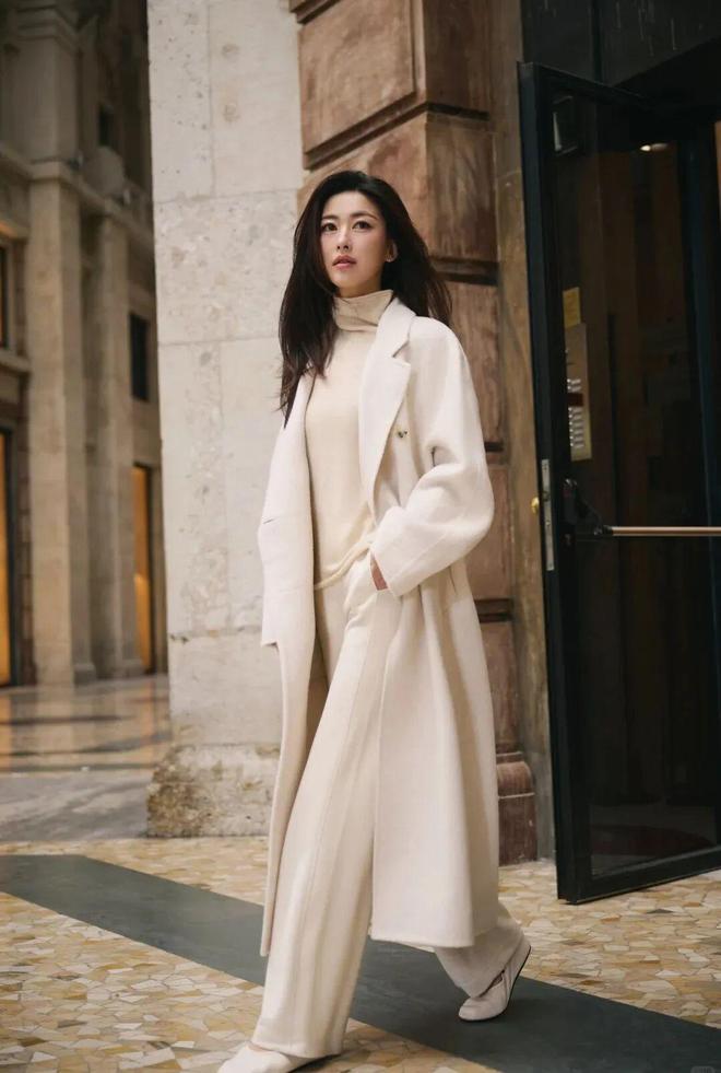 Mùa đông đừng chỉ mặc đen: 3 gam màu này giúp chị em trẻ ra vài tuổi- Ảnh 32.