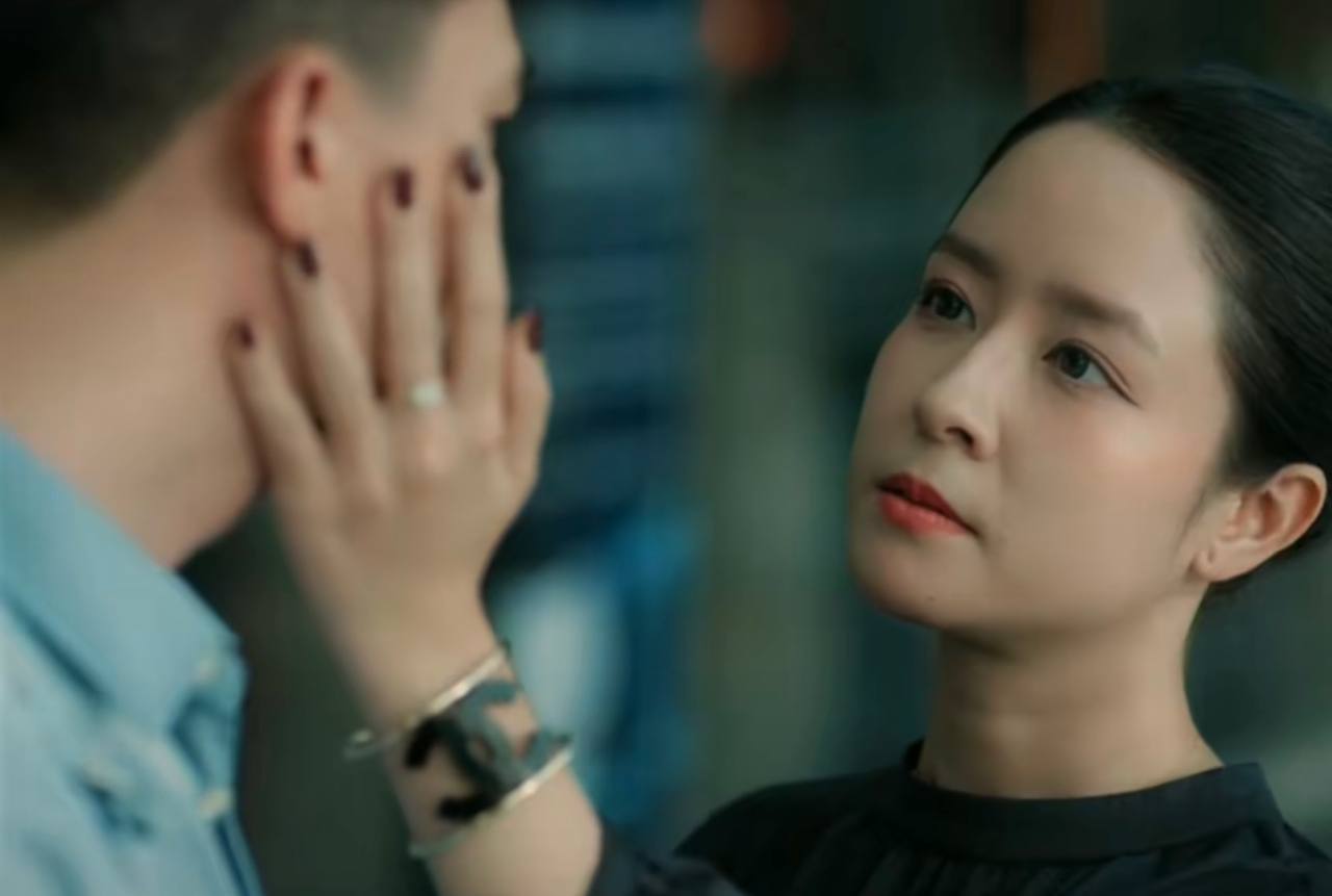 Nhan sắc của nữ diễn viên U40 khiến Huyền Lizzie dè chừng- Ảnh 1.