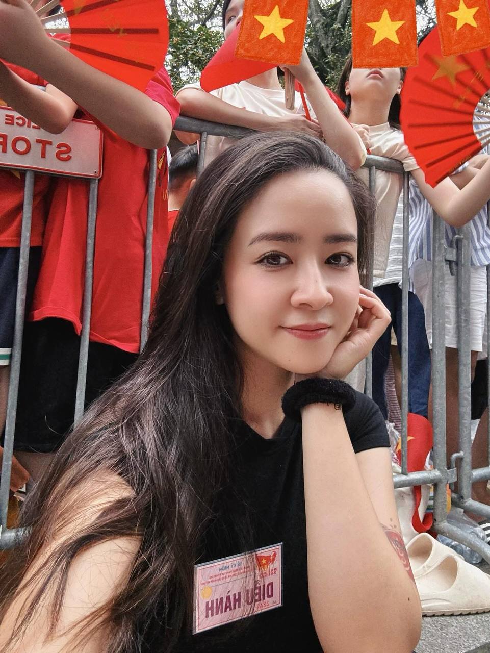 Nhan sắc của nữ diễn viên U40 khiến Huyền Lizzie dè chừng- Ảnh 9.