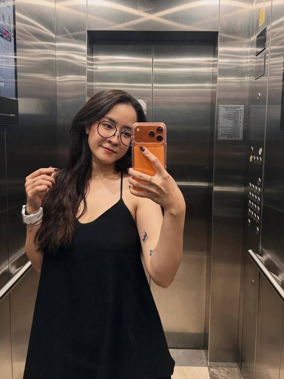 Nhan sắc của nữ diễn viên U40 khiến Huyền Lizzie dè chừng- Ảnh 8.