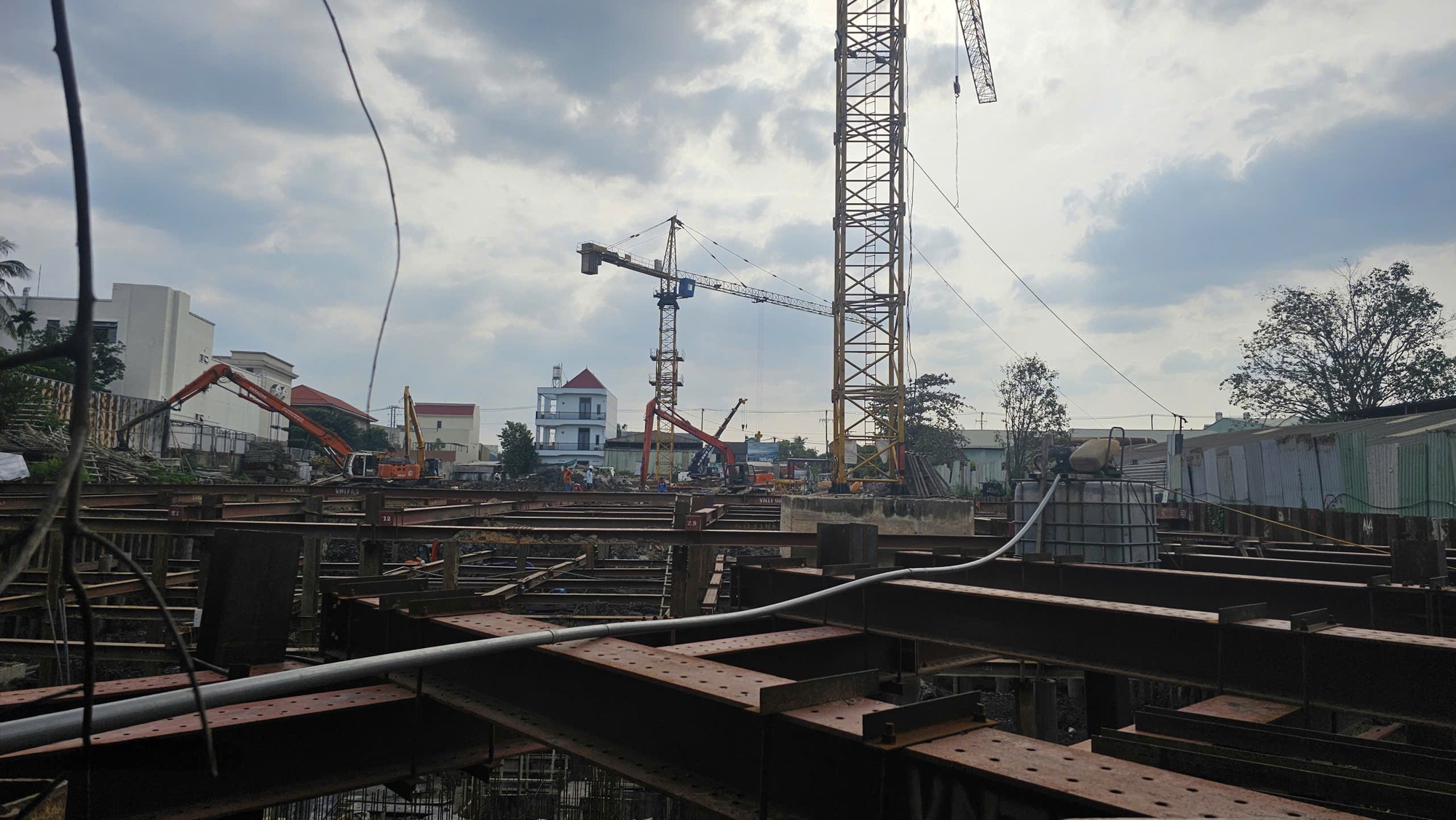 Xây chung cư Stown Gateway làm nứt tường, sụt lún: Resort 4 sao ở TP HCM phải đóng cửa, "cầu cứu"- Ảnh 9. Xây chung cư Stown Gateway làm nứt tường, sụt lún: Resort 4 sao ở TP HCM phải đóng cửa, "cầu cứu"- Ảnh 9.