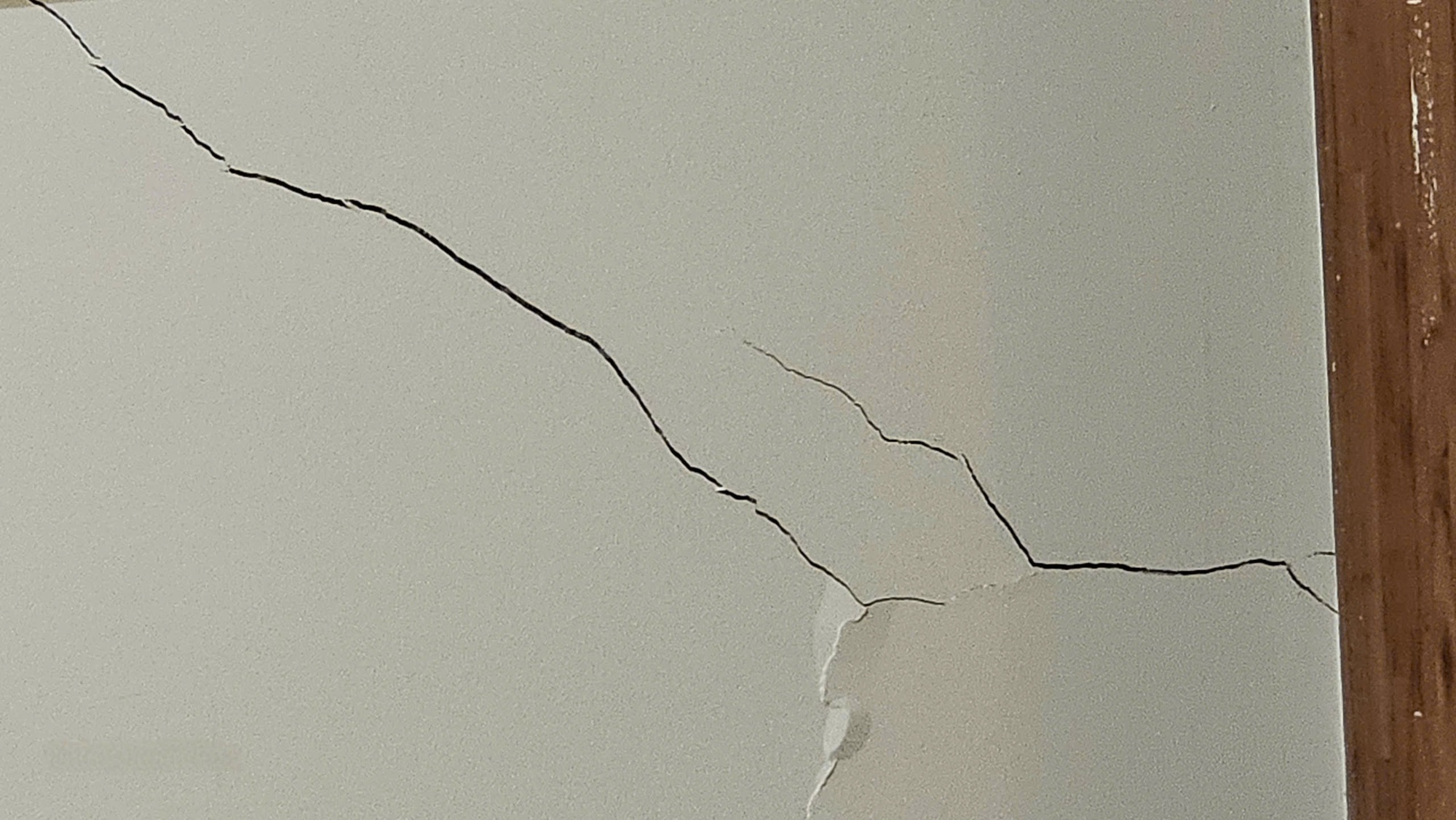 Xây chung cư Stown Gateway làm nứt tường, sụt lún: Resort 4 sao ở TP HCM phải đóng cửa, "cầu cứu"- Ảnh 4. Xây chung cư Stown Gateway làm nứt tường, sụt lún: Resort 4 sao ở TP HCM phải đóng cửa, "cầu cứu"- Ảnh 4.